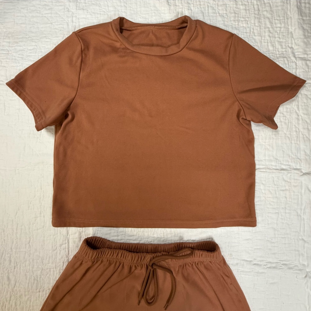 Set Women's Brown Short Sleeve Top with Shorts - Picture 4 of 7